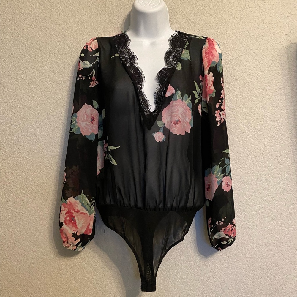 Socialite black/pink floral sheer lace trim v-neck bodysuit XS